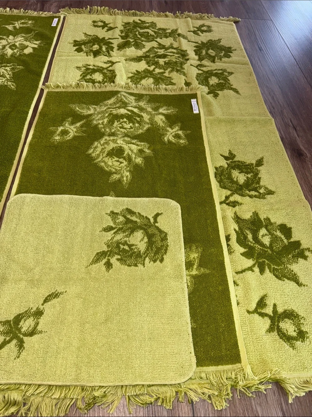 Vintage Fieldcrest Avocado/Olive Green Floral Bath Towel Set - 2 sets. NWOT